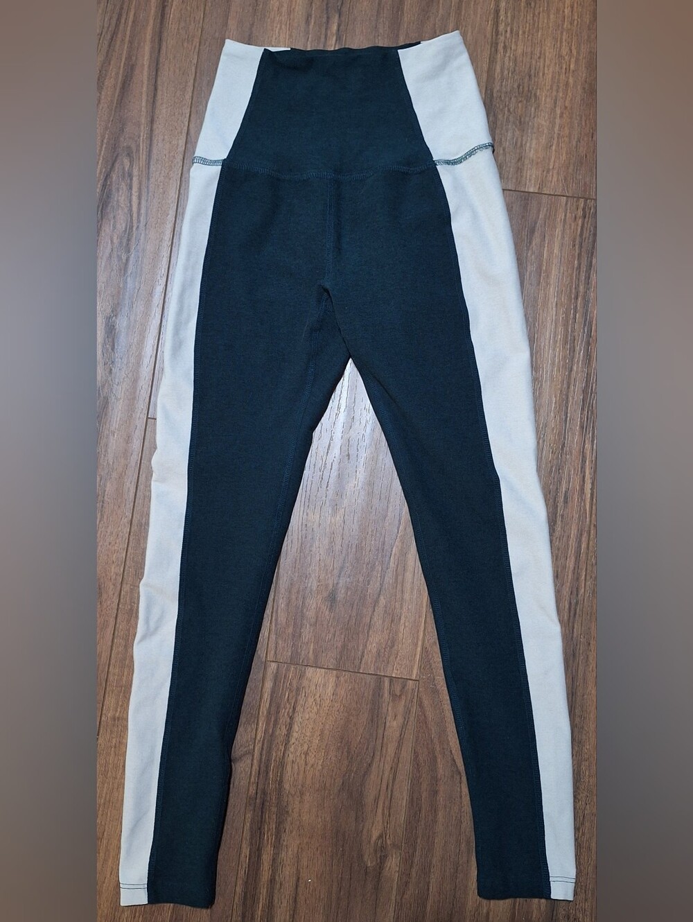 Beyond Yoga Capri Leggings Womens Green, White XS  Workout Athletic Pants